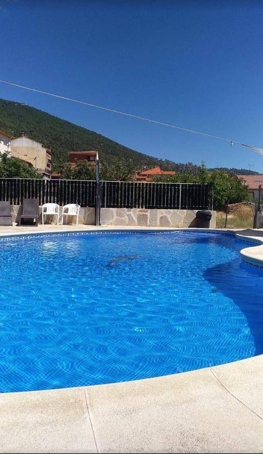 Location de vacances pour 22 personnes, avec Balcon et Terrasse ainsi que Piscine et Vue à El Barraco