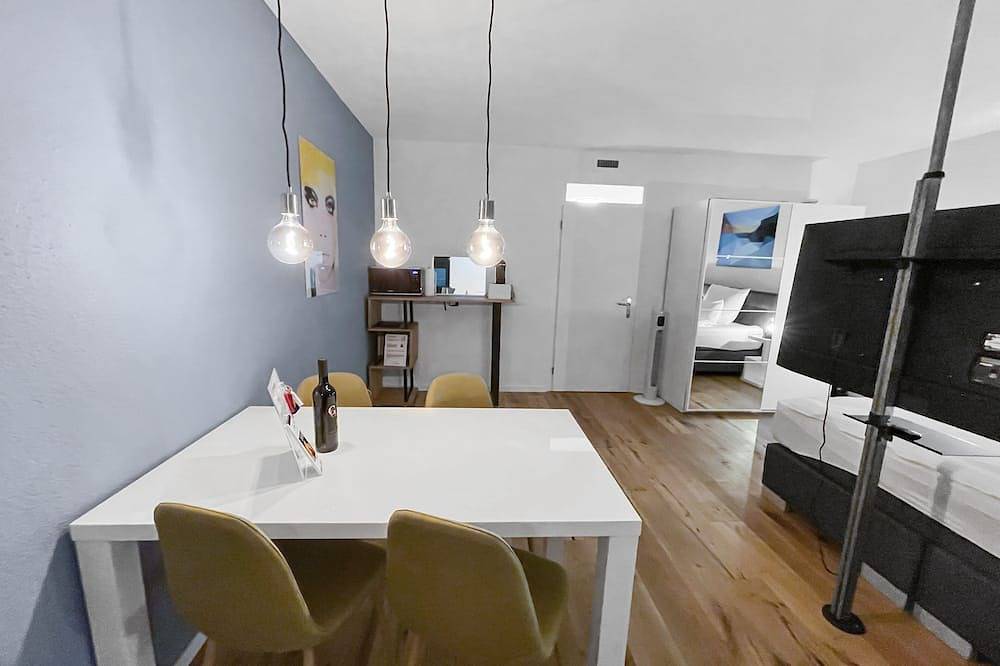 Ganze Wohnung, City View 2 Business Apartment Zug high-speed Wifi, Netflix, Disney+ in Zug, Kanton Zug