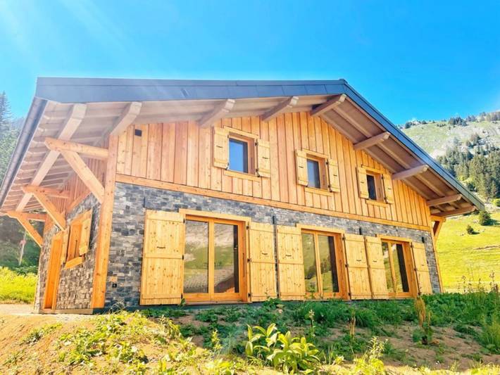 Chalet 'Les Carroz De Mary - Sommand' avec vue sur la montagne, terrasse privée et Wi-Fi in Mieussy, Région de Bonneville