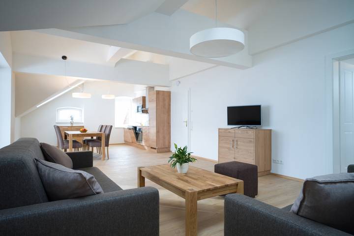 Ferienwohnung für 8 Personen, mit Balkon und Terrasse sowie Garten und Seeblick in Zell am See - 2