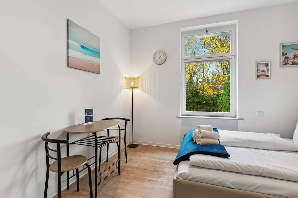 Ganze Wohnung, Vorstadtoase für 2 - nähe Ber mit Queensize-Bett, Netflix, eigenem Bad & Parken in Eichwalde, Dahme-Seengebiet