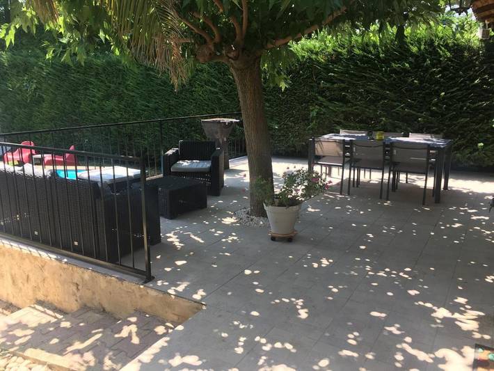 Location de vacances pour 6 personnes, avec vue ainsi que jardin et piscine à Lapalud - 3