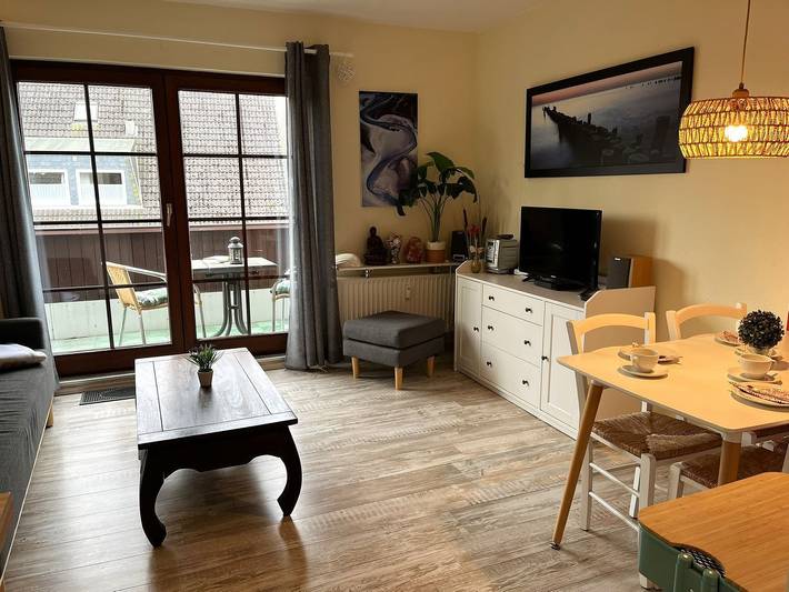 Ganze Wohnung, Charmante Ferienwohnung mit Schwimmbad (28Grad) im Haus. Nur ca. 2 km zum Meer. in Stinteck, Westerdeichstrich