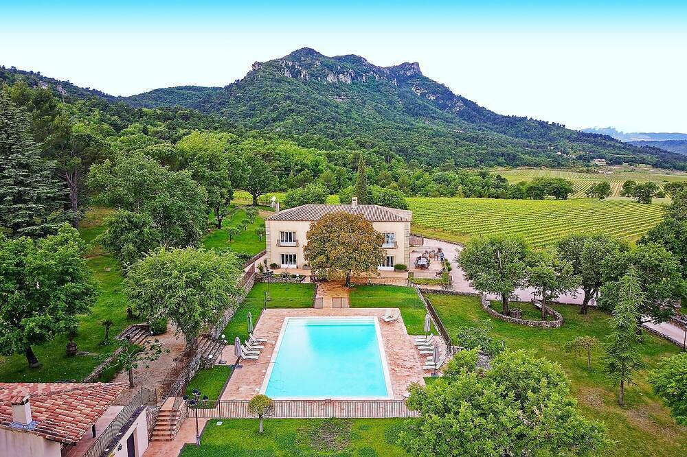 La villa Engardin, refinada, con volúmenes generosos. in La Celle (Var), Región Brignoles