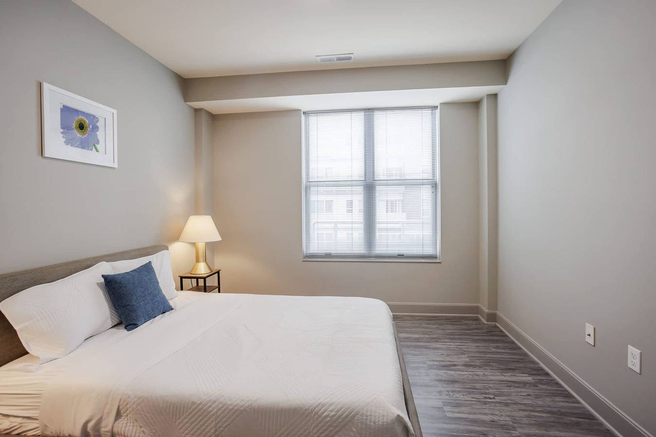 Ganze Wohnung, 2Br 2Ba Cozysuites at the Banks in Cincinnati, Hamilton County (OH)