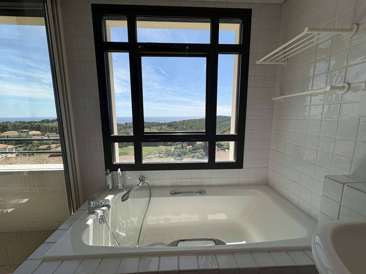 Appartement entier, Appartement avec clim, vue mer - 6 pers. in Saint-Cyr-sur-Mer, Côte méditerranéenne (France)