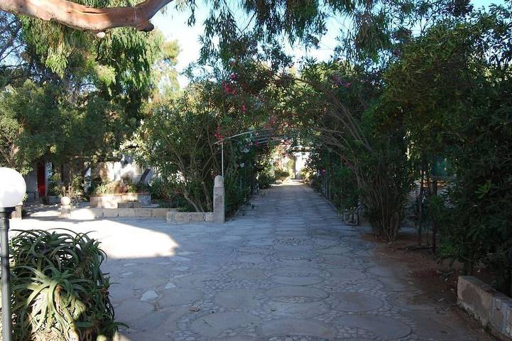 Available July 4–18: Casa Rossa with a garden overlooking the sea in Spiaggia di Caucana, Santa Croce Camerina