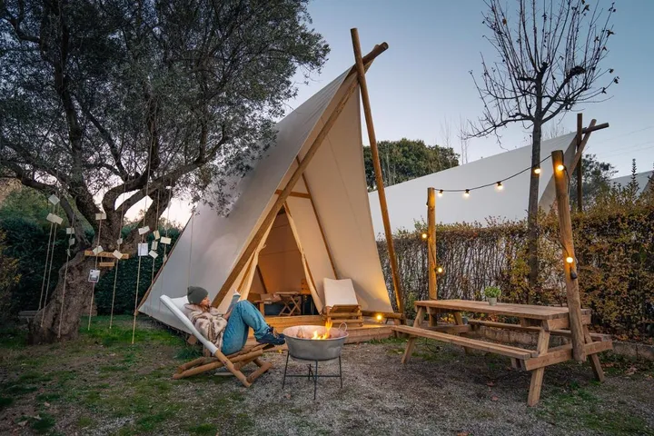 Tienda para 2 personas, con jardín además de piscina y terraza - 1