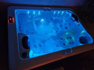 Gîte pour 6 personnes, avec jacuzzi ainsi que jardin et piscine, animaux acceptés à Port-des-Barques