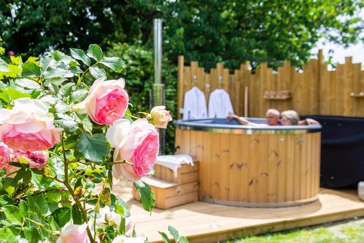 Maison pour 3 personnes, avec Balcon et Jacuzzi ainsi que Terrasse et Jardin à Asnières-sur-Vègre