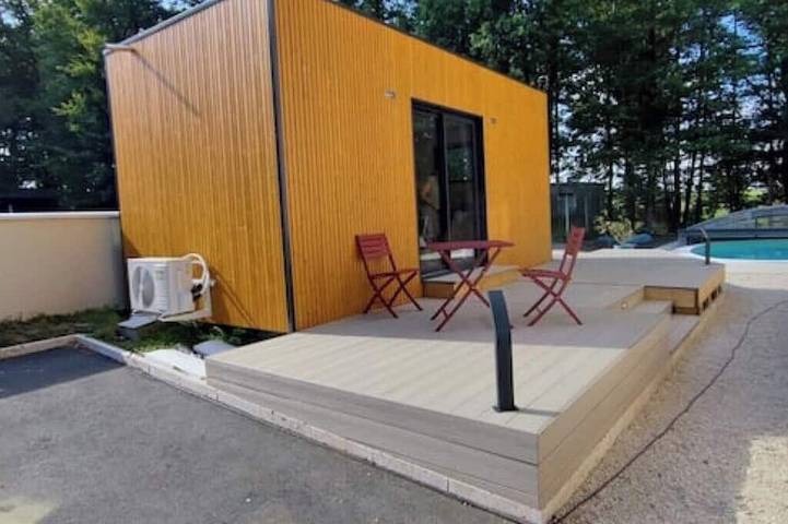 Gîte pour 2 personnes, avec terrasse ainsi que piscine et jardin à Sorigny