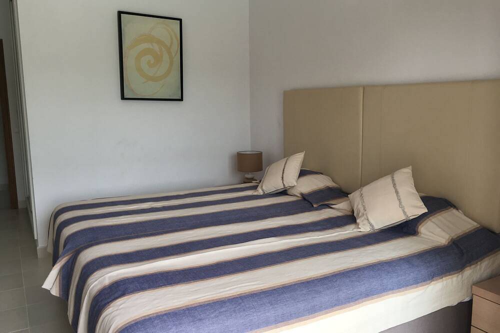 Luxusvilla für 10 Personen. Geräumiges, offenes Layout, das zu atemberaubenden Außenbereichen führt in Faro Distrikt