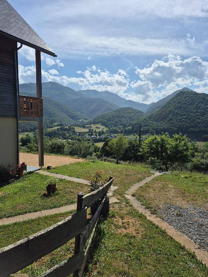 Maison familiale avec piscine au cœur des Pyrénées in Rebouc, Hèches