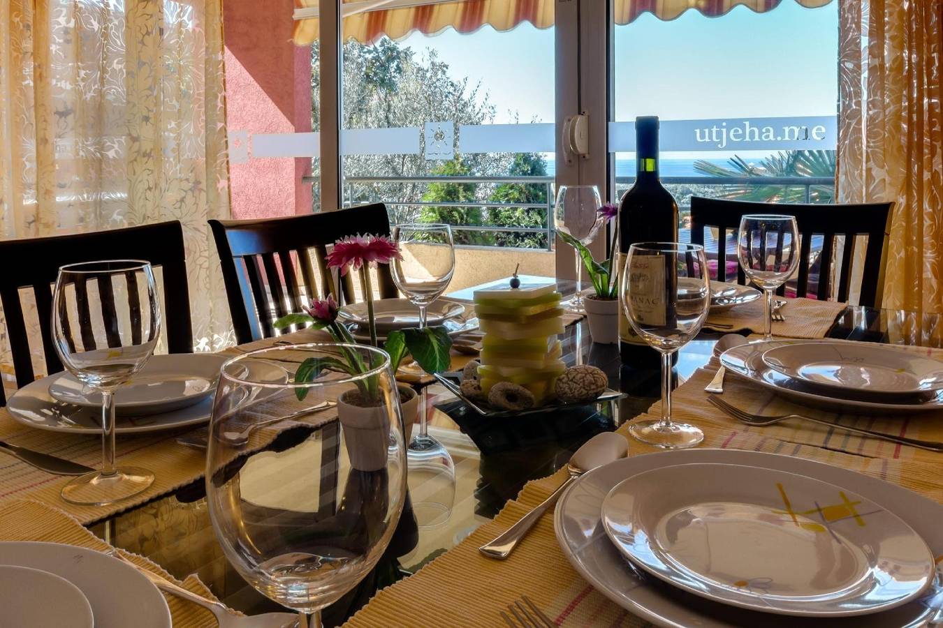 Entire vacation apartment, Apartment in Utjeha-Bušat with Private Parking and Beautiful View in Utjeha-Bušat, Montenegro