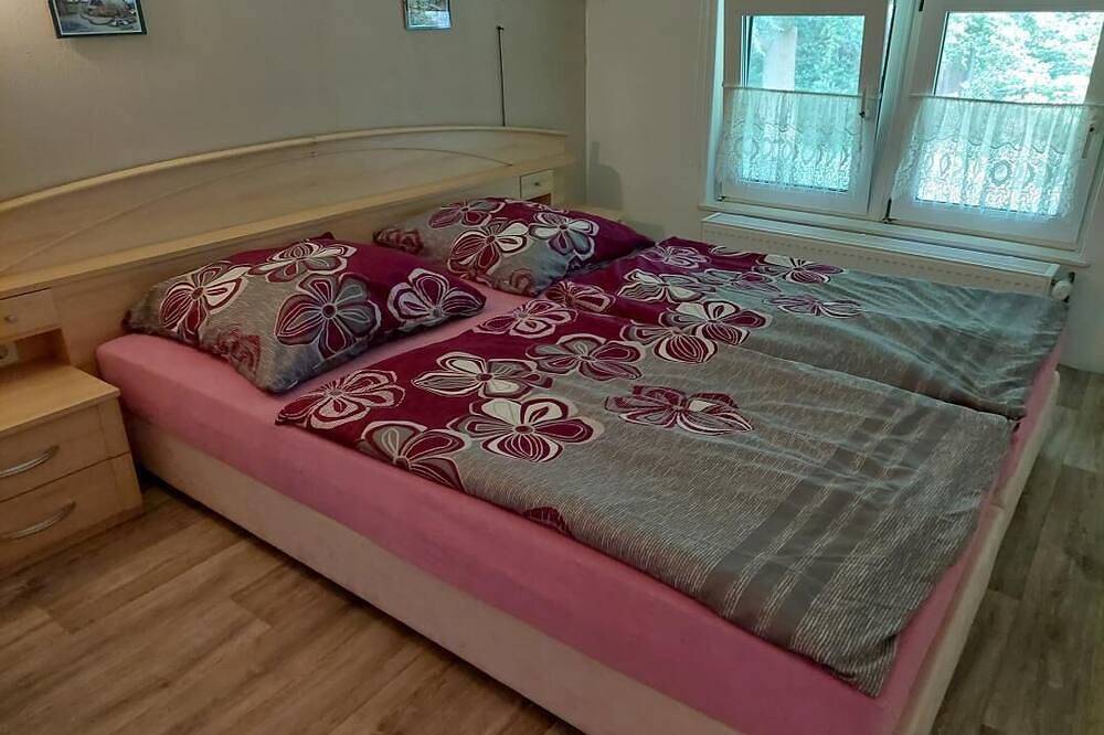 Ganze Wohnung, Fewo unter Reet am Wald Rügen in Hagen Auf Rügen, Lohme