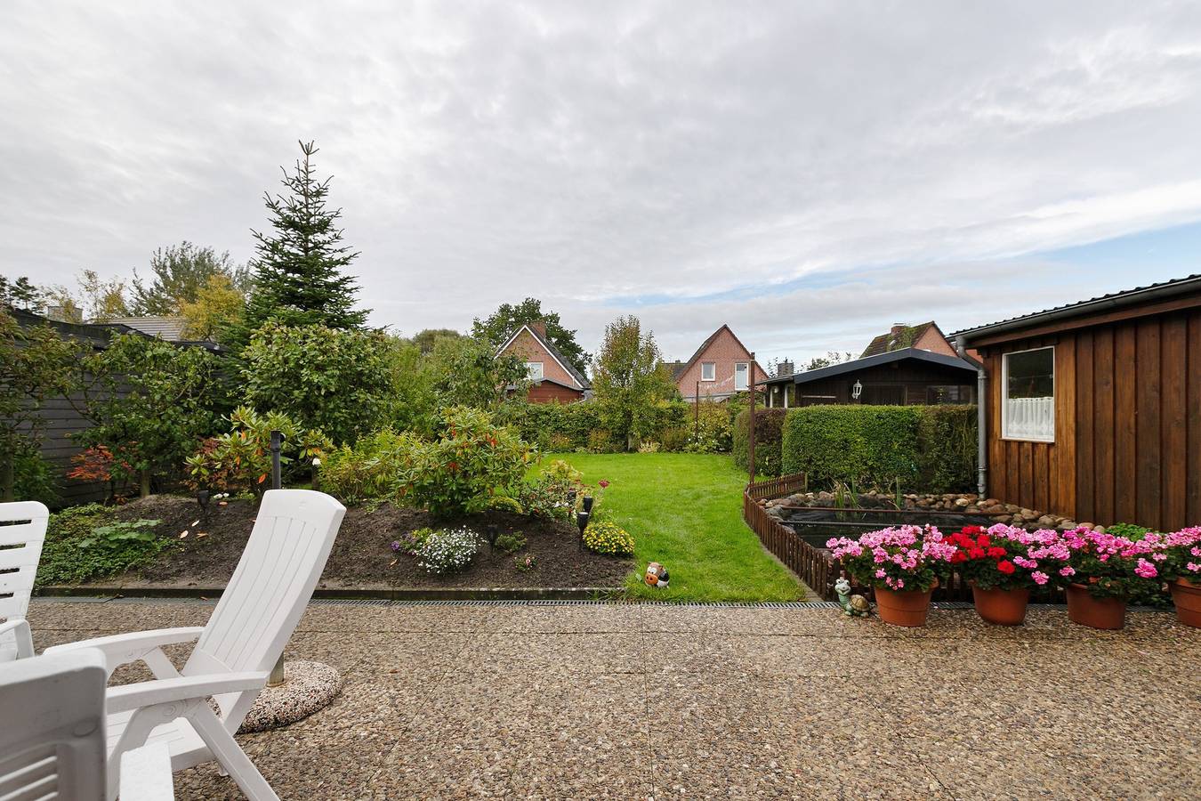Ganze Wohnung, 'Haus Gartenidylle' mit privater Terrasse, Garten und Wi-Fi in Wesselburen, Nordseeküste