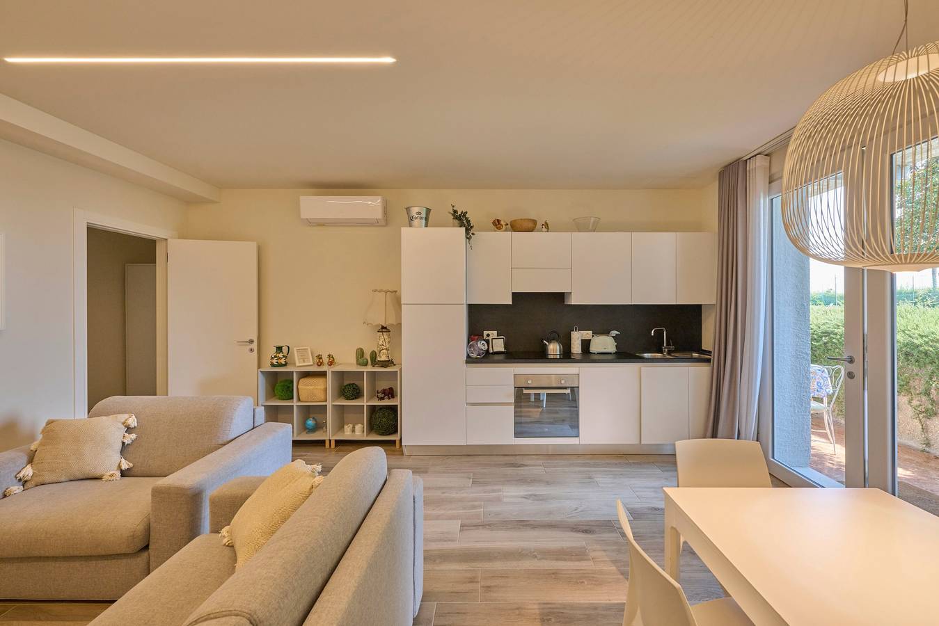 Appartamento intero, Appartamento 'Alessandra' con vista lago, Wi-Fi e aria condizionata in Corno (Garda), Garda