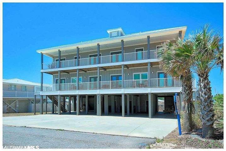 Vacation house for 18 people, with pool and balcony by Orange Beach