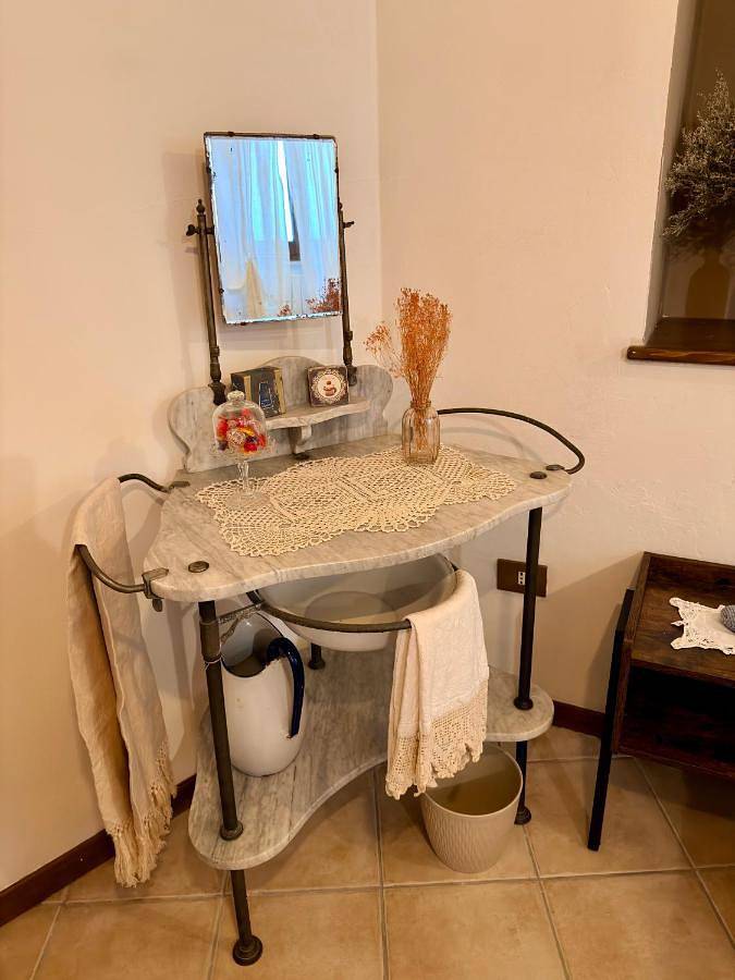 Double Room with Private Bathroom in Sarnano, Parco nazionale dei Monti Sibillini