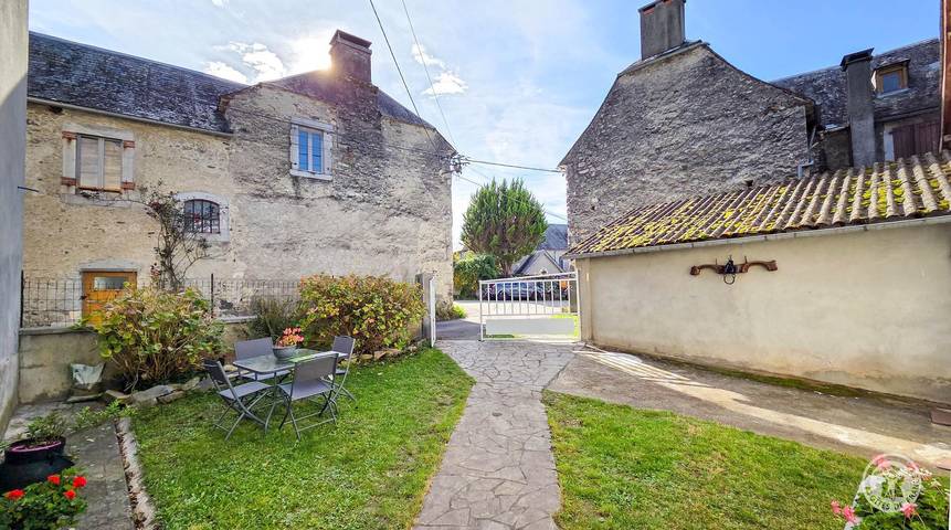 Gîte pour 6 personnes, avec jardin à Hèches - 3