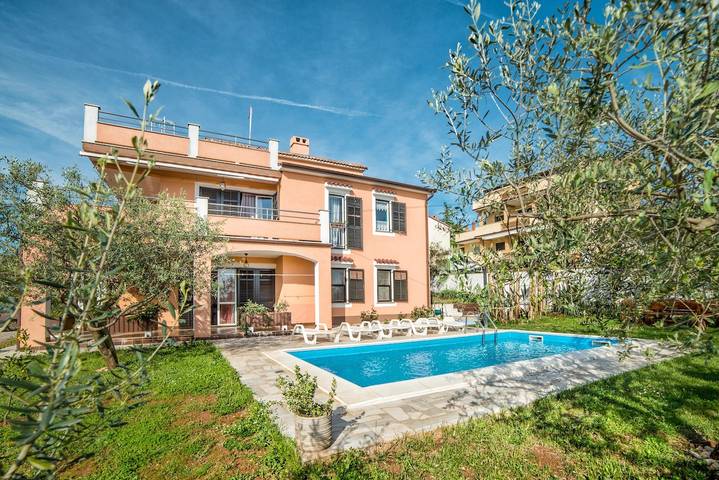 Ferienwohnung für 5 Personen, mit Balkon/Terrasse und Pool in Pula - 3