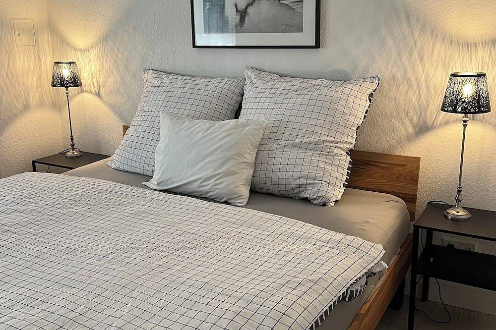 Geheel appartement, Excellent connections to the trade fair, cathedral and old town by public transport, yet in a very quiet location  in Nippes (Köln), Keulen