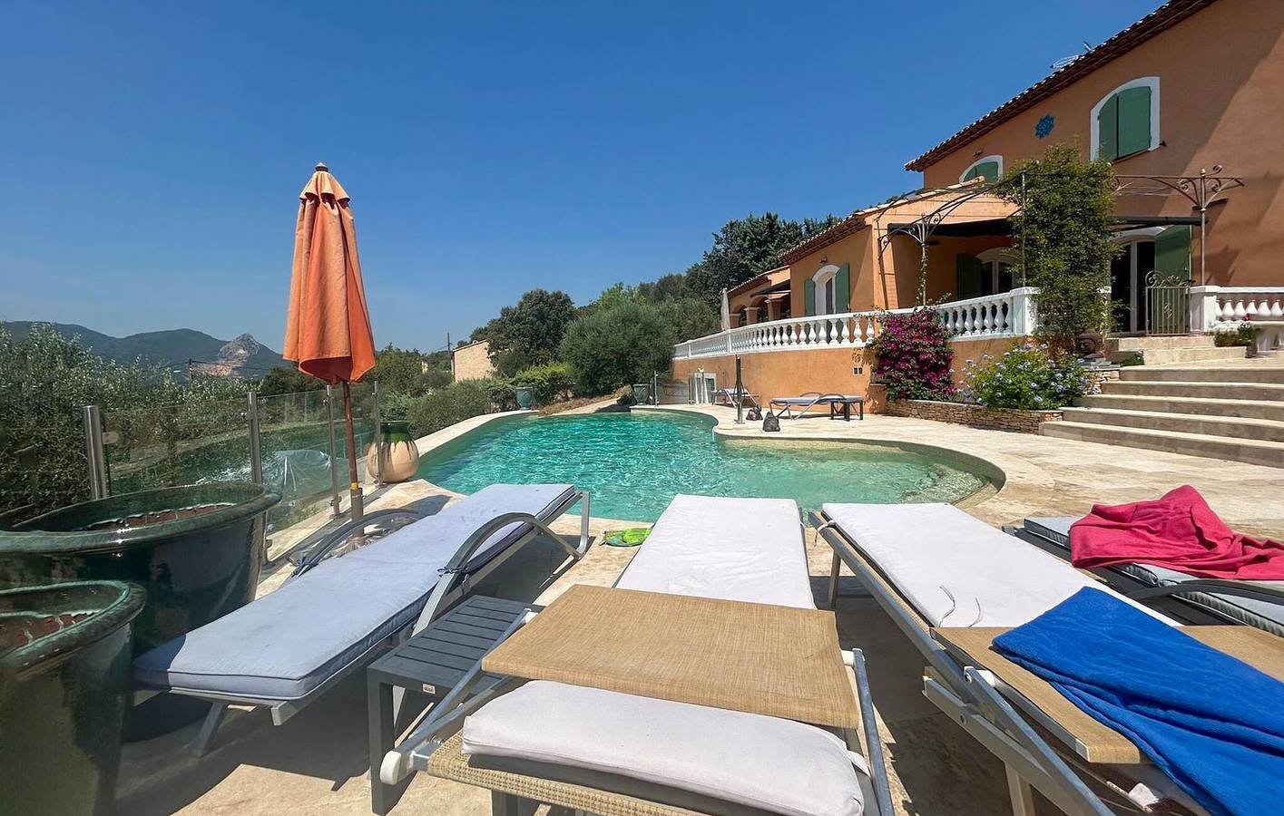 Encantador apartamento con piscina y wifi cerca del restaurante Lou Portaou in Camps-la-Source, Región Brignoles
