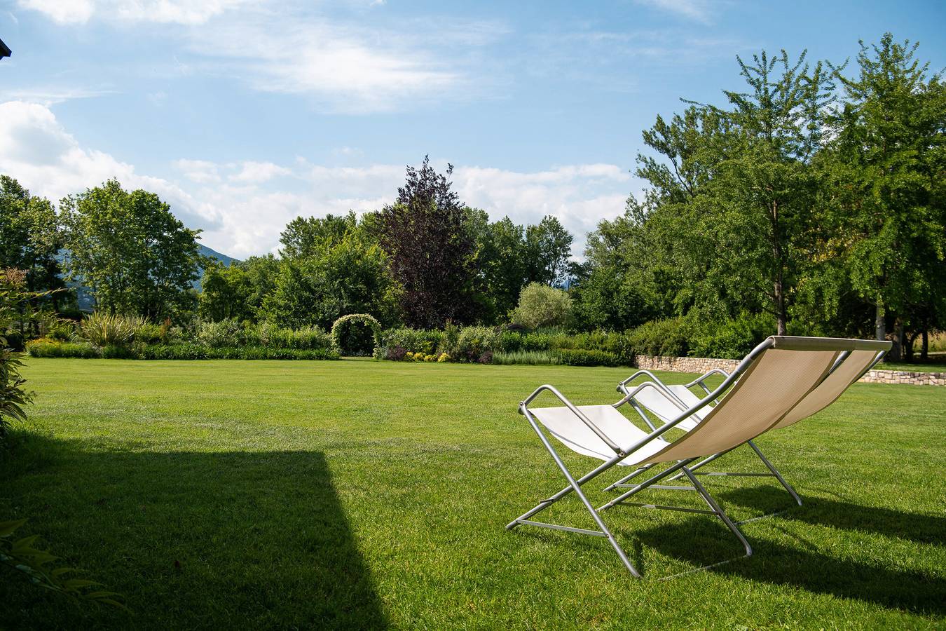 Appartamento intero, Appartamento 'Zaffiro' con piscina condivisa, Wi-Fi e aria condizionata in Puegnago del Garda, Prealpi Gardesane