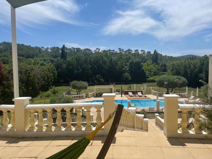 Location de vacances pour 7 personnes, avec vue ainsi que jardin et piscine à Brignoles - 2