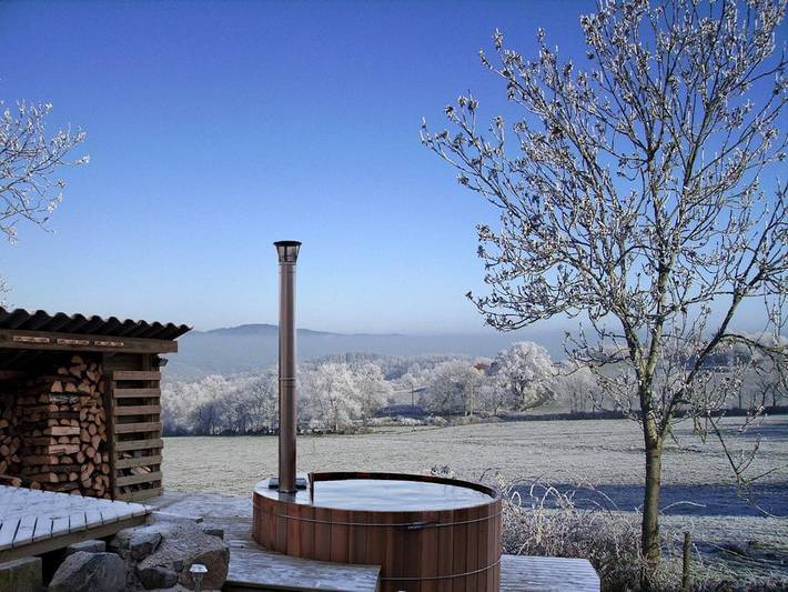 Gîte pour 2 personnes, avec Jacuzzi et Jardin ainsi que Piscine et Sauna dans la Loire