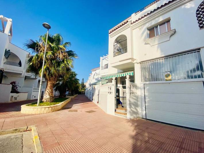 Appartement de vacances pour 3 personnes, avec piscine et jardin, adapté aux familles - 1