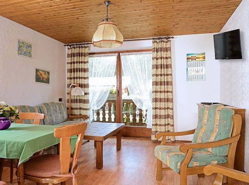 Ferienhaus Dickertsmühle - Ferienwohnung B mit sep. Schlafzimmer und Balkon, 48qm in Prien, Prien am Chiemsee
