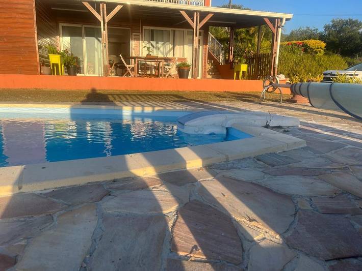 Maison de vacances pour 4 personnes, avec vue ainsi que jardin et piscine