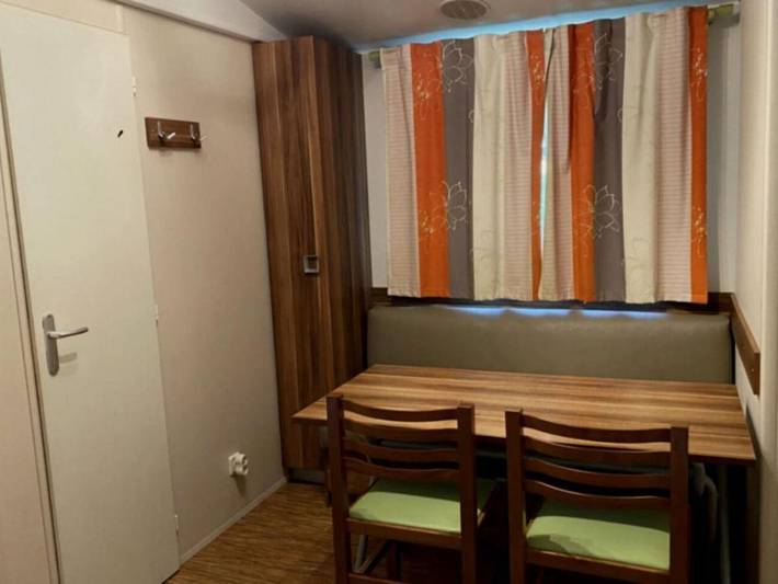 Camping pour 4 personnes, avec terrasse