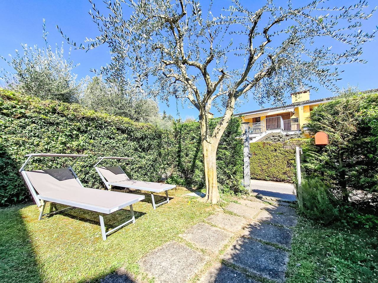 Appartamento intero, Accogliente appartamento vicino al Lago di Garda con parcheggio e terrazza in Colà, Lazise