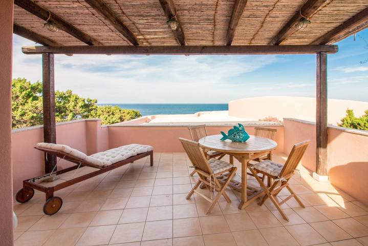 Apartamento entero, Apartamento de vacaciones para 5 personas con balcón/terraza in Carla Granu, Arzachena