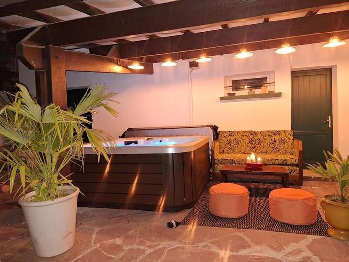Villa pour 9 personnes, avec Jacuzzi et Terrasse ainsi que Jardin et Piscine à Toulouse