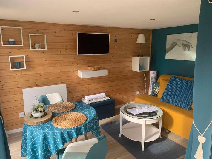 Gîte pour 2 personnes, avec Terrasse ainsi que Jardin et Vue à L'Oudon