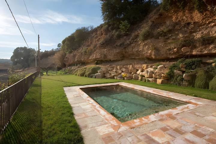 Vacation Home 'Masia Els Nocs' with Mountain Views, Wi-Fi, and Air Conditioning in Jorba, Barcelona Inland