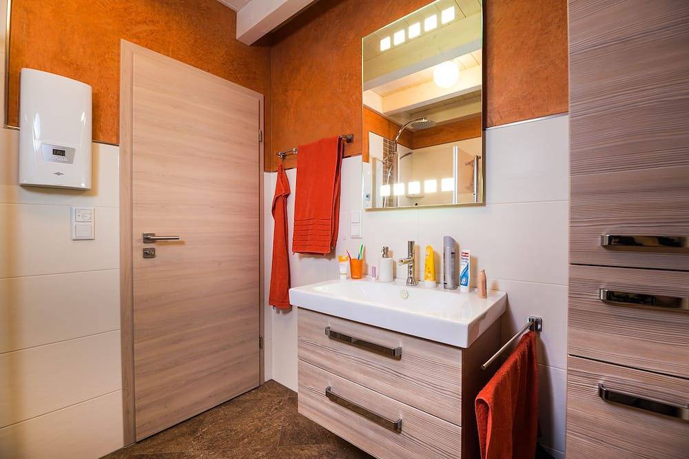 Ferienhaus bis 6 Personen mit großem Garten, 3 Schlafzimmer und 2 Badezimmer in Oybin, Zittauer Gebirge