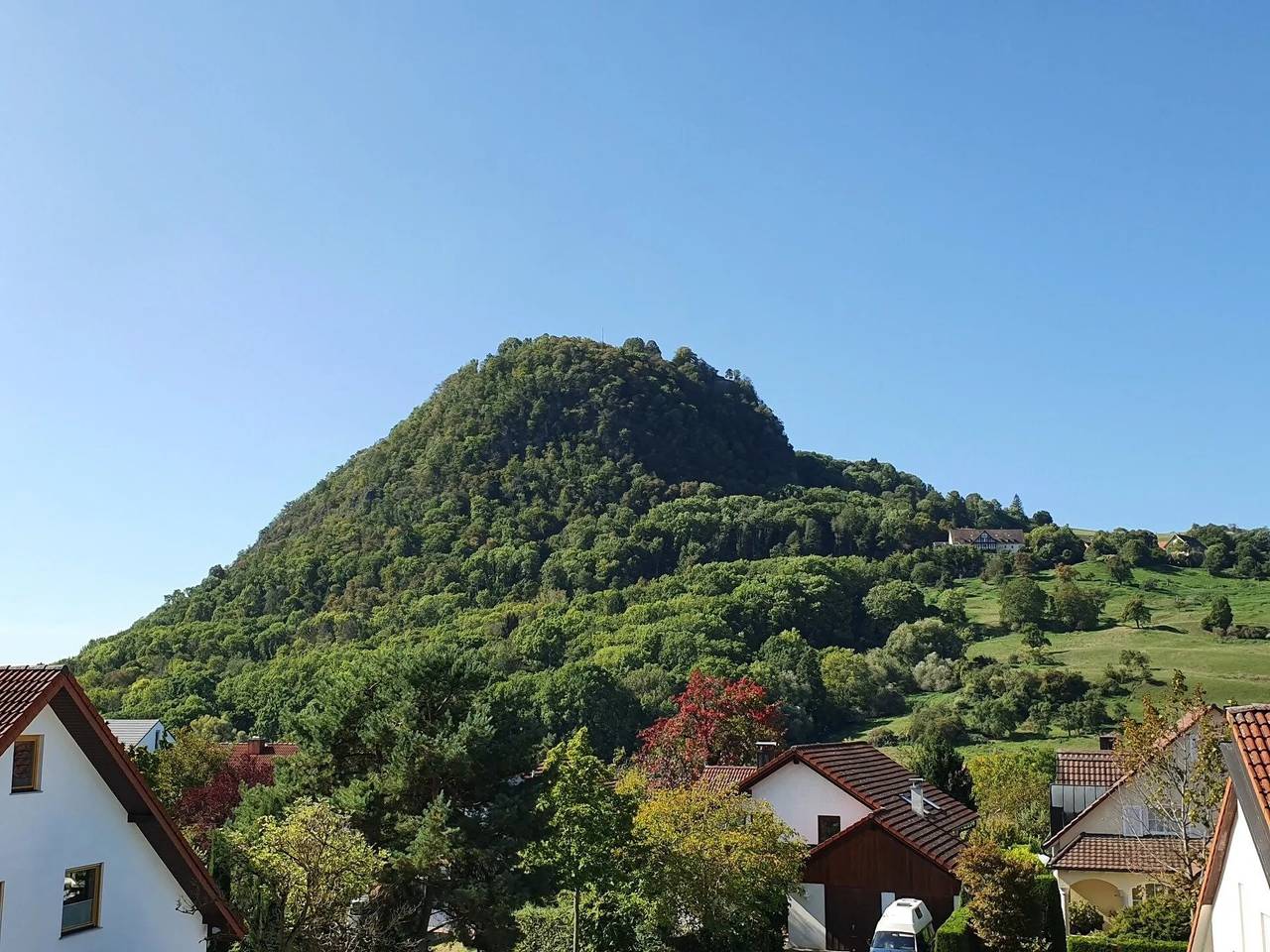 Apartamento inteiro, Apartamento 'Dörr' com terraço privado e Wi-Fi em Singen (Hohentwiel) in Singen, Hegau