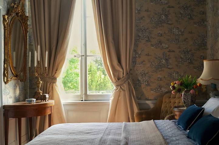 Manoir de la Salle du Roc - Constance suite King size bed. in Bourré, Región de Blois