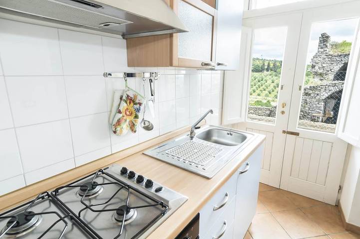 Vakantiehuis voor 5 personen, with tuin and balkon as well as zwembad aan het Trasimeense Meer