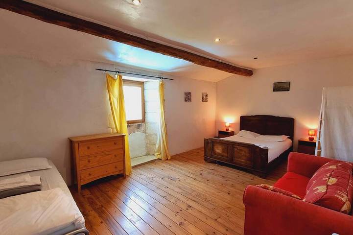 Location de vacances pour 12 personnes, avec jardin et terrasse à Saint-Just-Luzac - 2