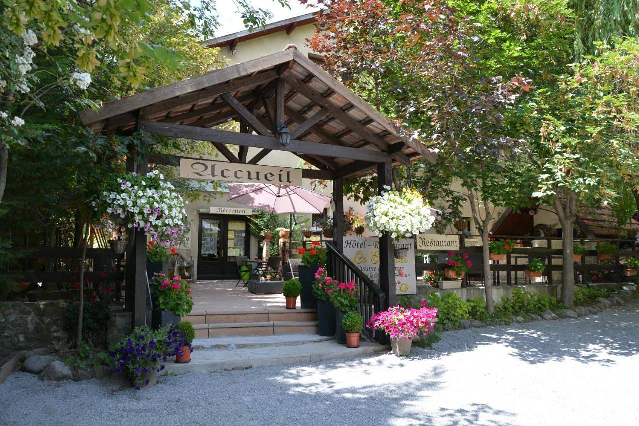 Hotel & Restaurant Le Chalvet in Embrun, Parc national des Écrins