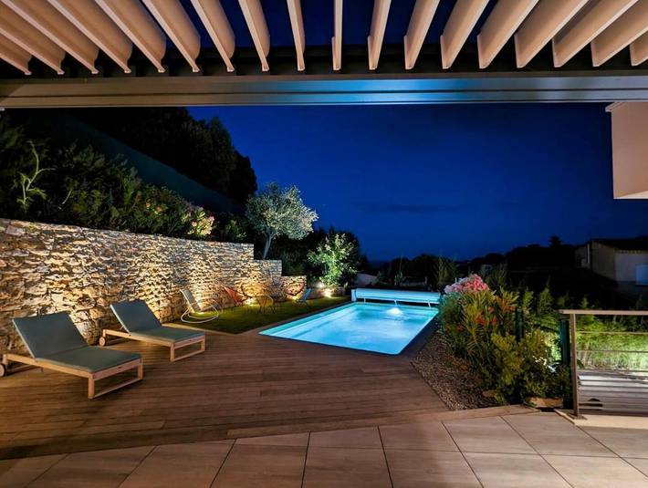 Villa pour 9 personnes, avec Balcon et Terrasse ainsi que Jardin et Piscine à Carqueiranne