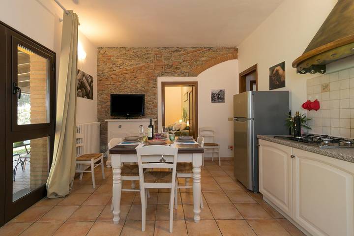 Appartamento intero, Appartamento Podere Nuti – 1 La Regola terrazza coperta in esclusiva, piscina e giardino in comune in Mazzanta, Cecina