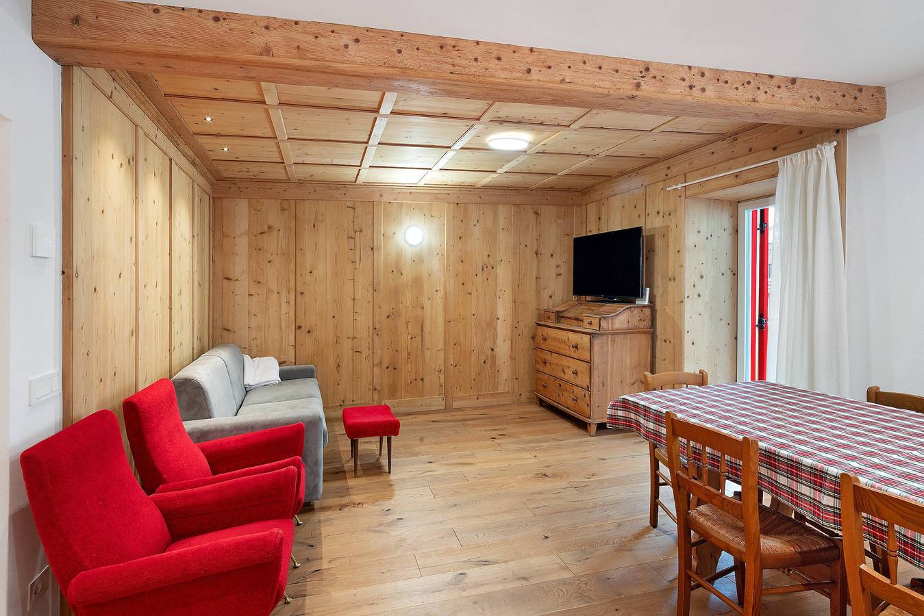 Ganze Wohnung, Apartment „Casa Patty Moena“ mit Bergblick, Balkon und Wlan in Moena, Dolomiti Superski