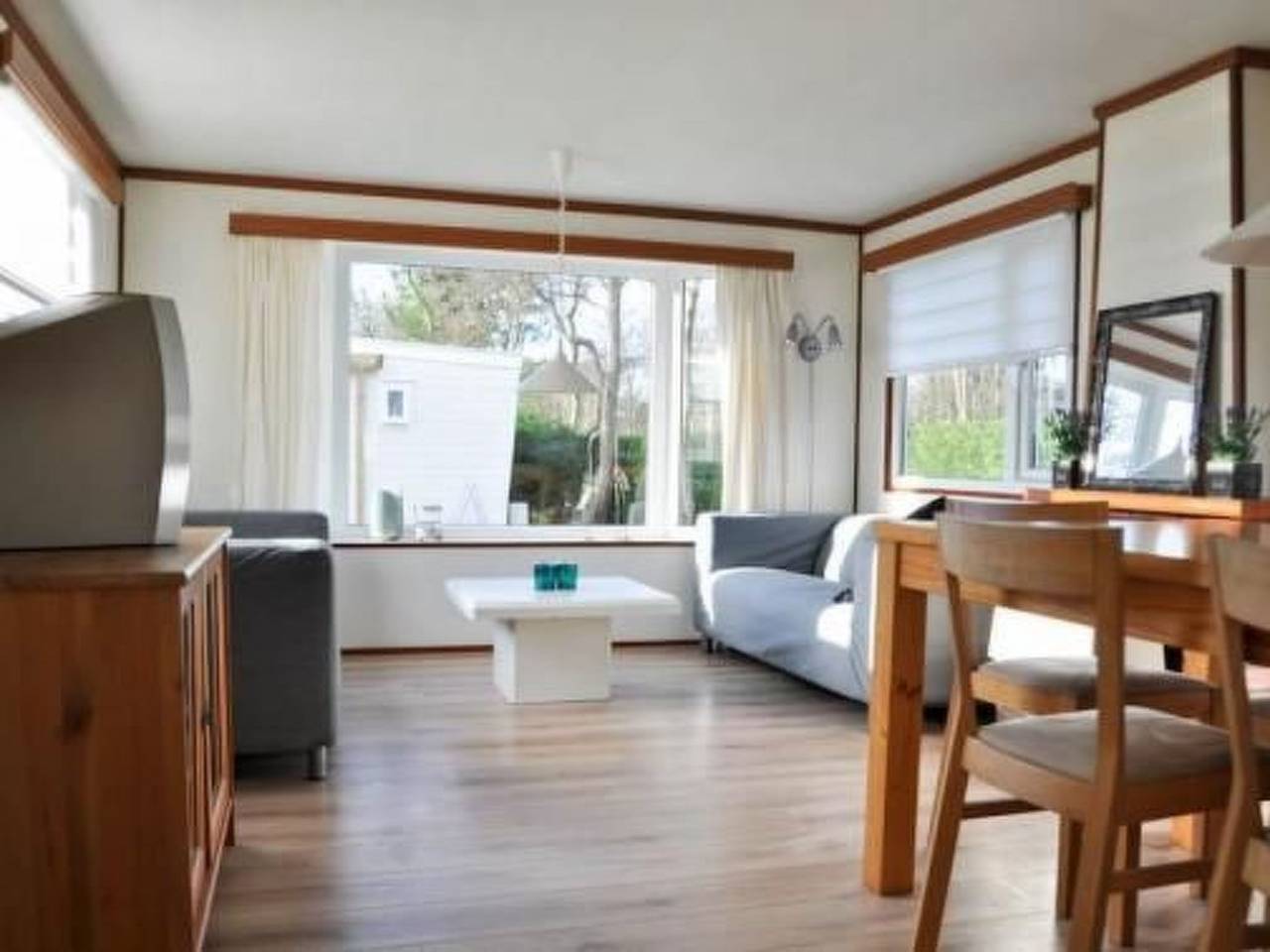 Ganze Wohnung, Strandnahes Chalet mit überdachter Veranda in Buren (Ameland), Westfriesische Inseln