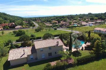 Location de vacances pour 8 personnes, avec balcon et jardin, animaux acceptés à Muret